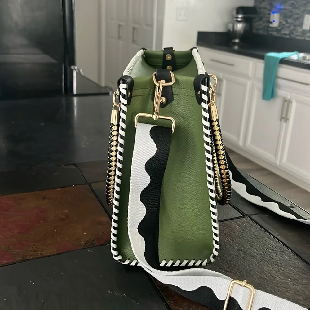 *SOLD* CHiP Bags modern style Christian apparel ocean palm tropical tote purse - Picture 10 of 17